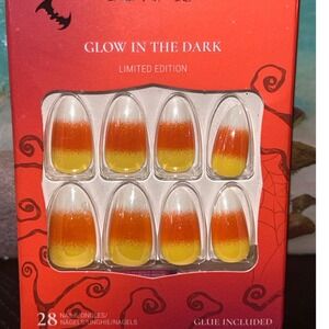 KISS Voguish Fantasy Glow in the Dark Candy Corn Halloween Press On Nails 28ct